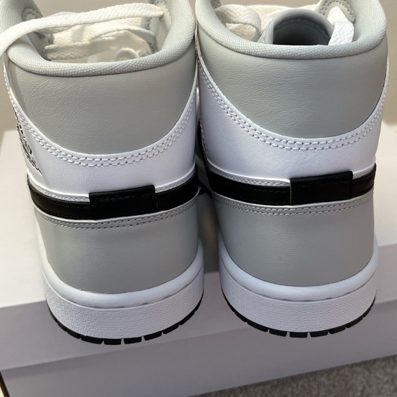 SOLD!!!!!Never worn!! Jordan 1 Mid
Light Smoke Grey
NEVER WORN!!
PREMIER SHOES - Picture 2 of 4